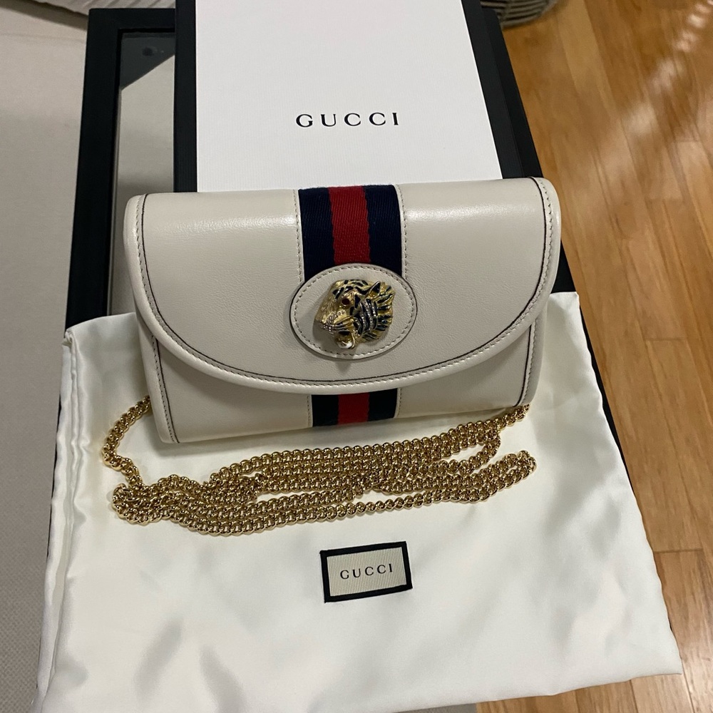 Auth NEW Gucci shoulder bag. Includes box and dust bag.